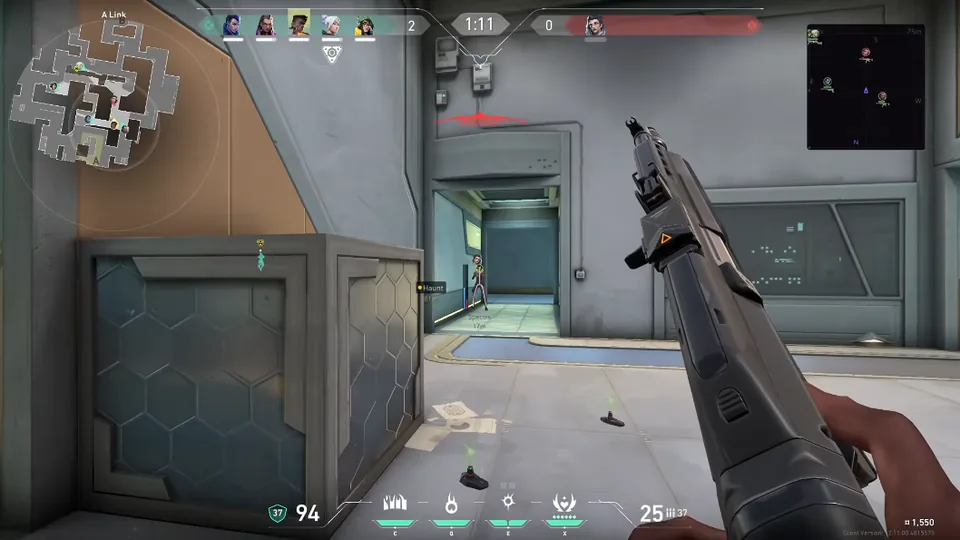 Valorant spike site retake with wallhack player glow